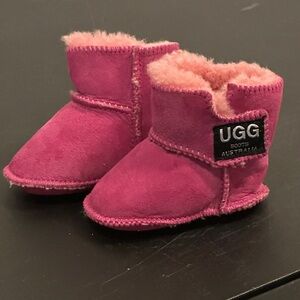 Pink baby ugg‎